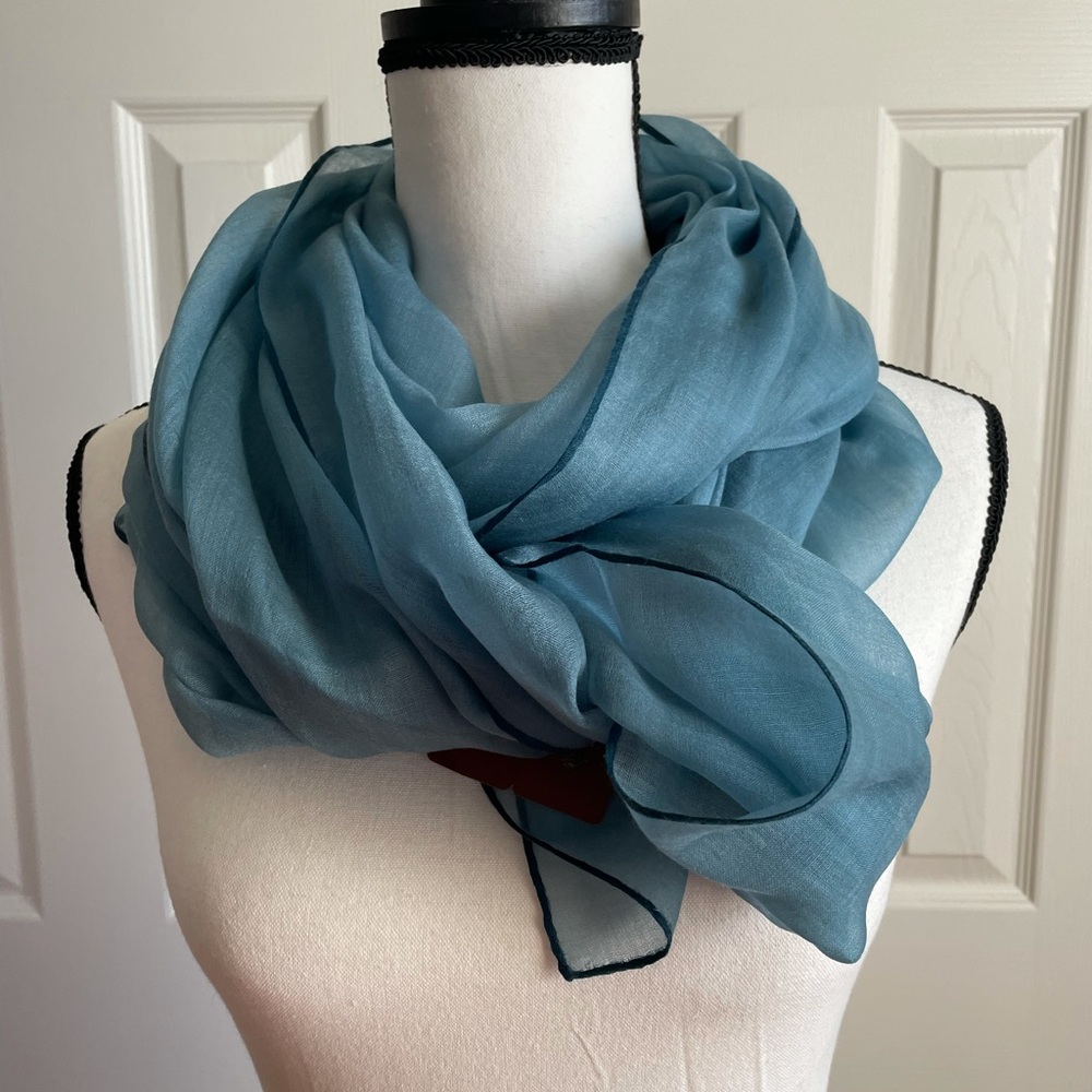 Loro Piana 100% cashmere scarf